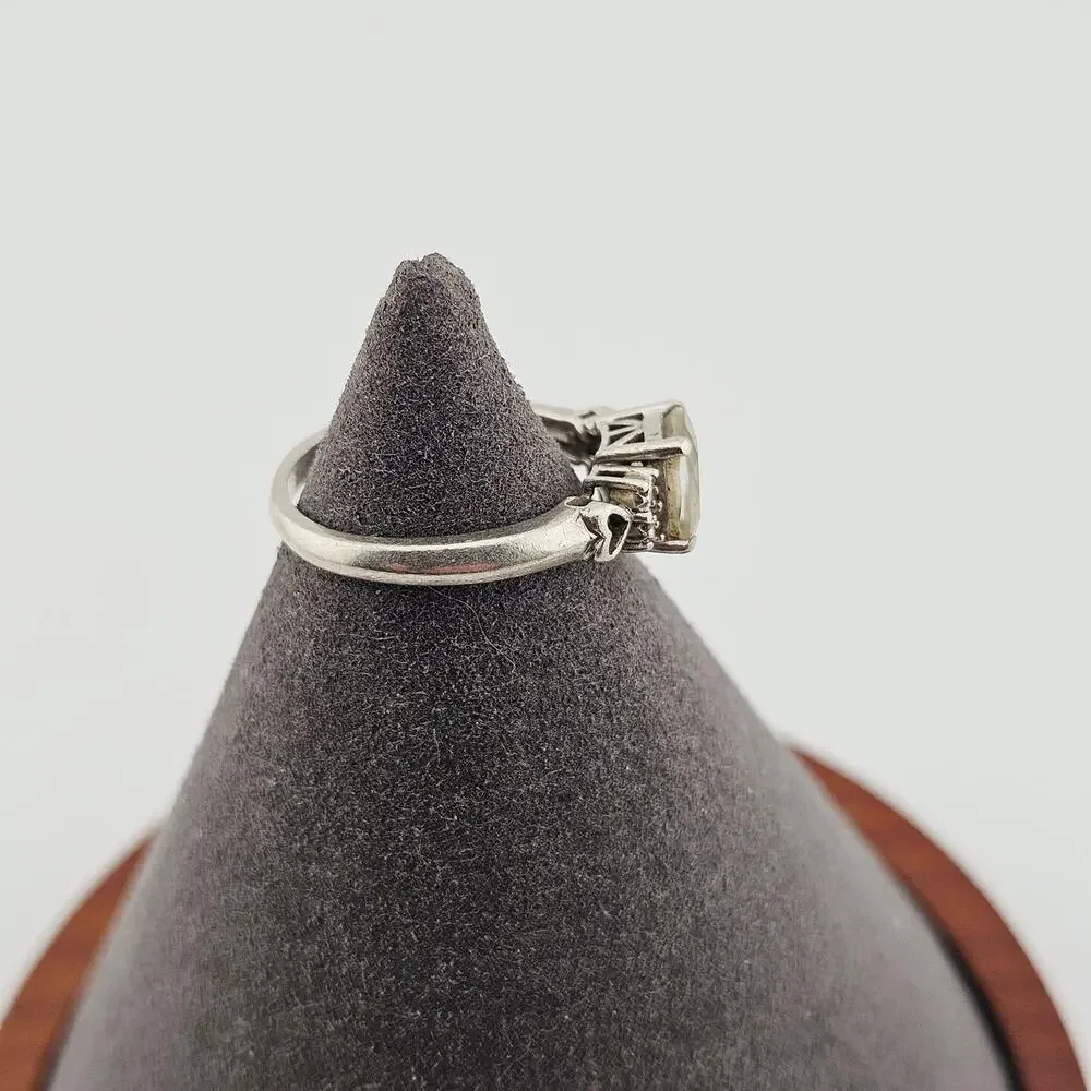 Vintage Silver and White Topaz Ring Size 7.5 - Picture 3 of 5
